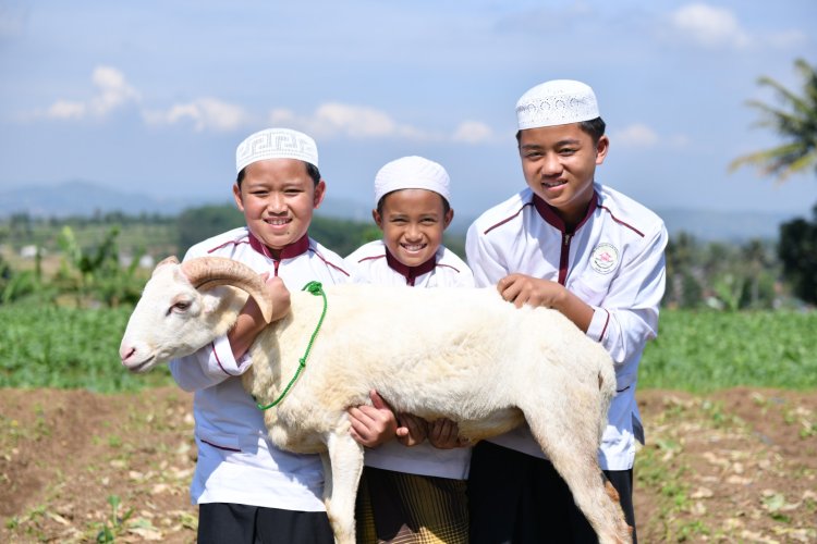 Urunan Sedekah Qurban Untuk Santri Penghafal Al Quran
